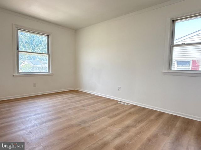 148 W EDINBURGH DR, New Castle, DE 19720