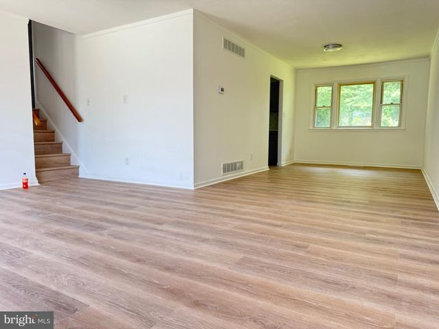 148 W EDINBURGH DR, New Castle, DE 19720