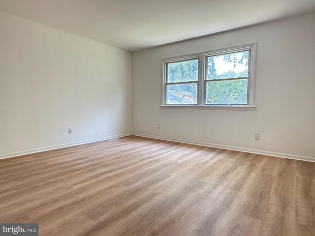 148 W EDINBURGH DR, New Castle, DE 19720