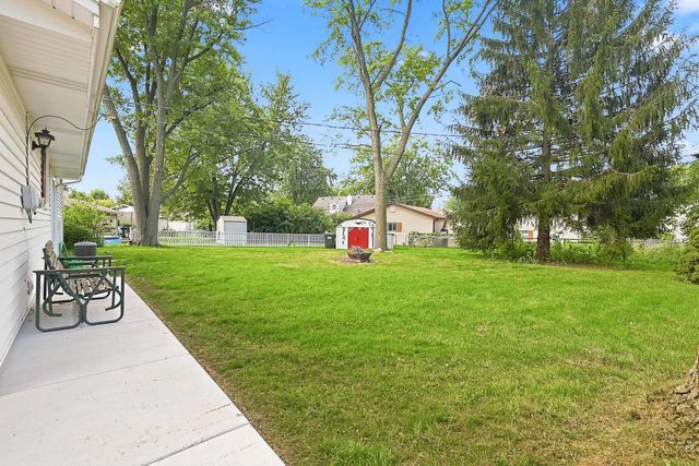 352 Sioux Lane, Carol Stream, IL 60188