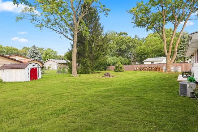 352 Sioux Lane, Carol Stream, IL 60188