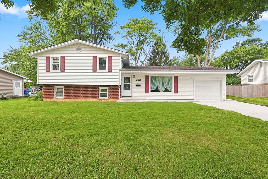 352 Sioux Lane, Carol Stream, IL 60188
