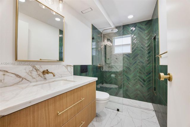 100 Edgewater Dr 142, Coral Gables, FL 33133