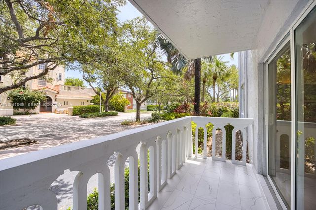 100 Edgewater Dr 142, Coral Gables, FL 33133