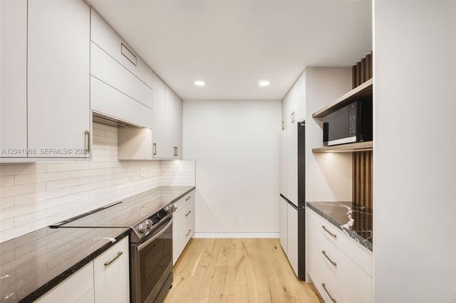 100 Edgewater Dr 142, Coral Gables, FL 33133