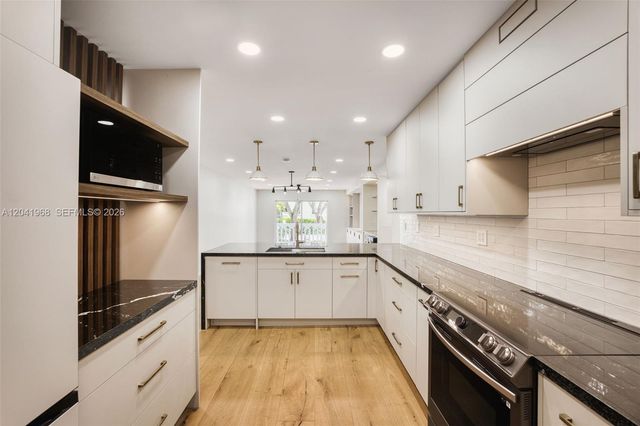 100 Edgewater Dr 142, Coral Gables, FL 33133