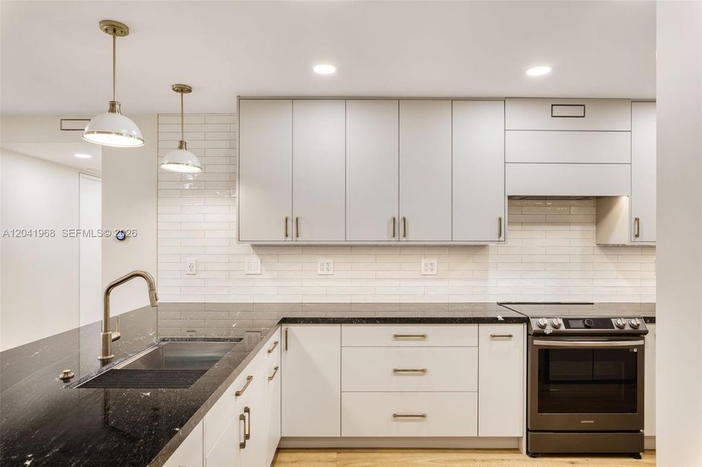 100 Edgewater Dr 142, Coral Gables, FL 33133