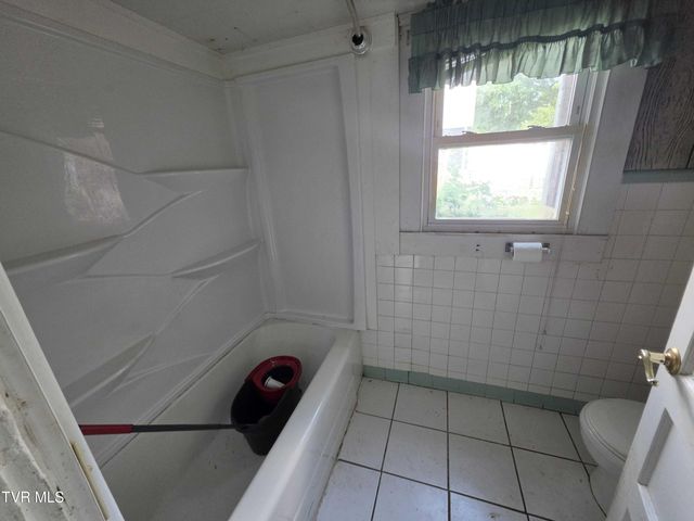 1043 West Jackson Street, Gate City, VA 24251
