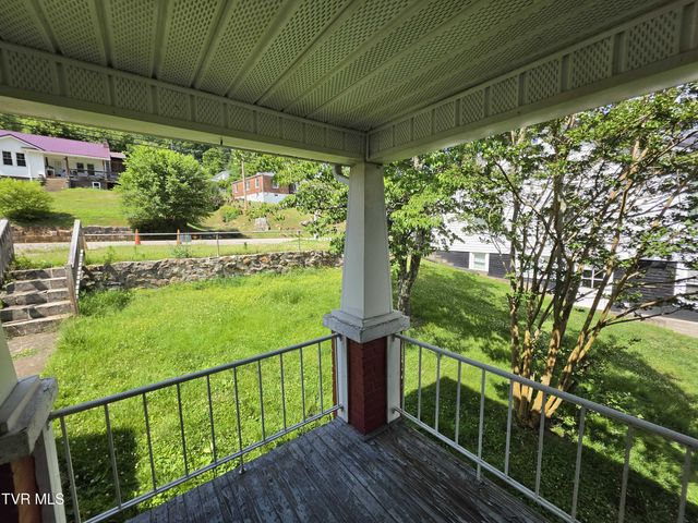 1043 West Jackson Street, Gate City, VA 24251