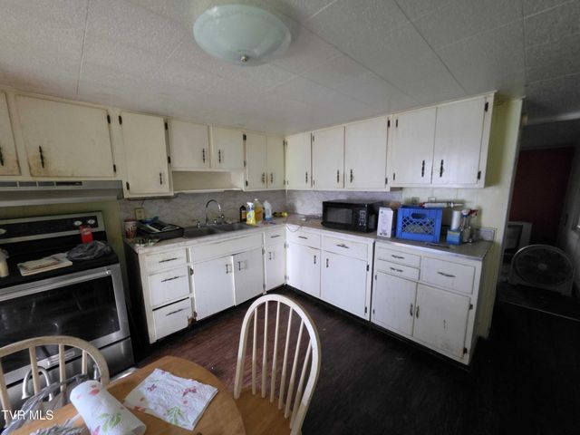 1043 West Jackson Street, Gate City, VA 24251