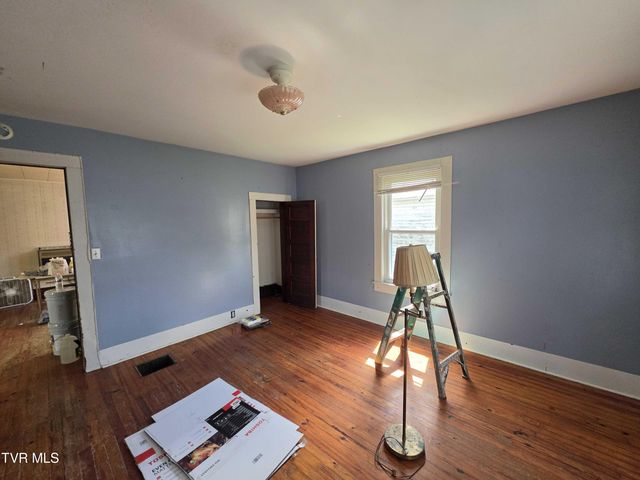 1043 West Jackson Street, Gate City, VA 24251