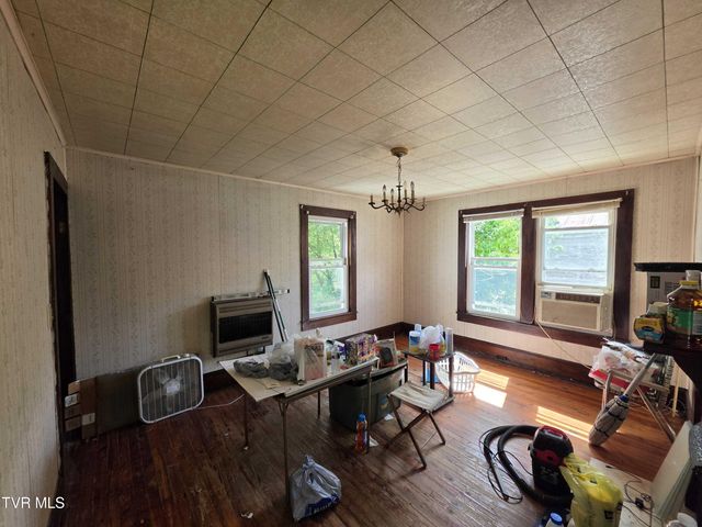 1043 West Jackson Street, Gate City, VA 24251
