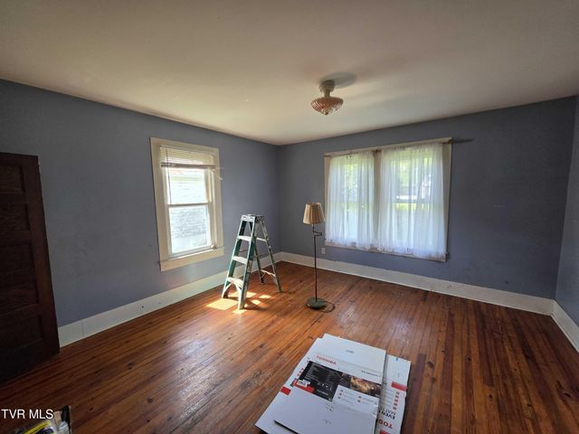 1043 West Jackson Street, Gate City, VA 24251