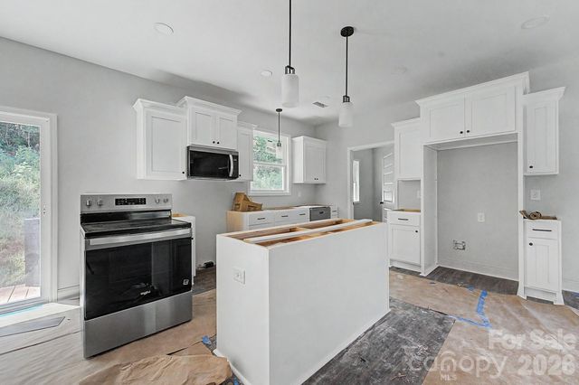 60 Charlotte Street, Franklin, NC 28734