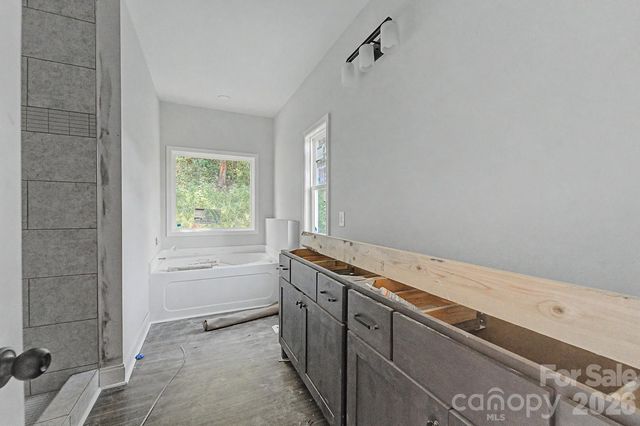60 Charlotte Street, Franklin, NC 28734