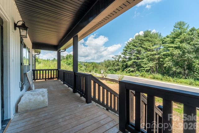 60 Charlotte Street, Franklin, NC 28734