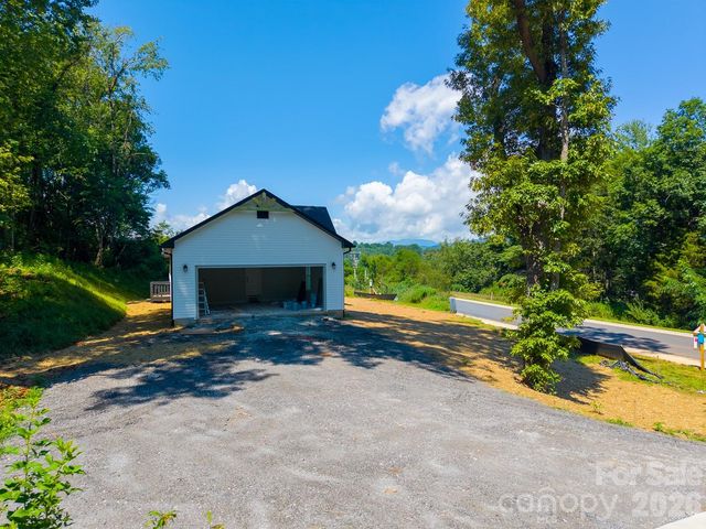 60 Charlotte Street, Franklin, NC 28734