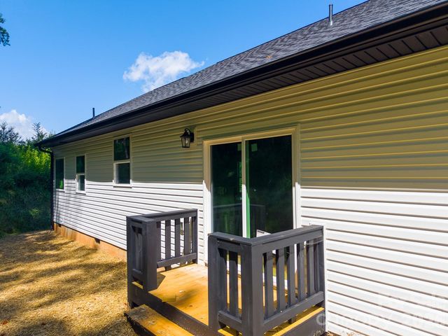 60 Charlotte Street, Franklin, NC 28734