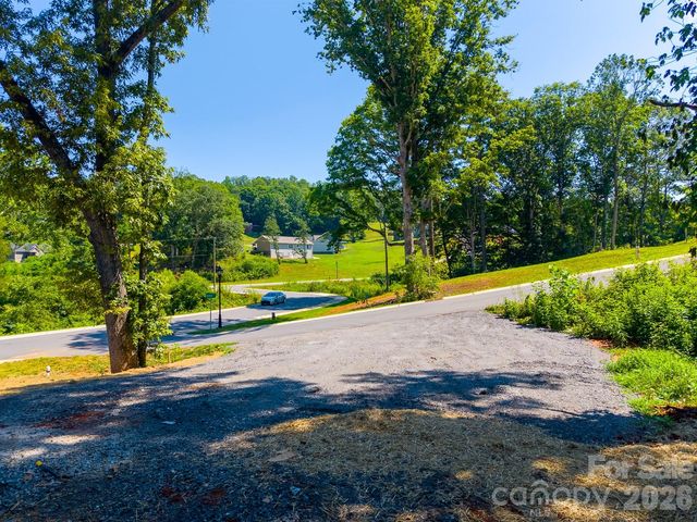 60 Charlotte Street, Franklin, NC 28734