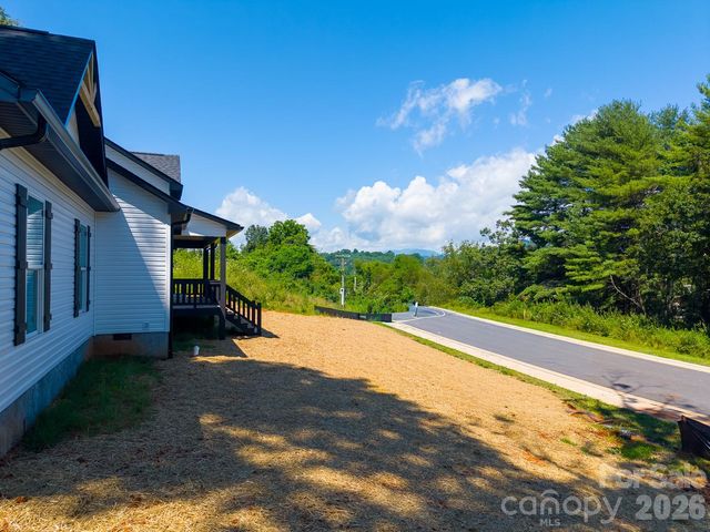 60 Charlotte Street, Franklin, NC 28734
