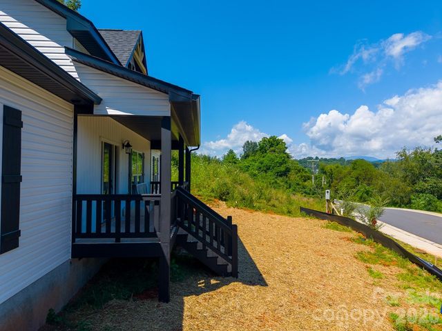 60 Charlotte Street, Franklin, NC 28734