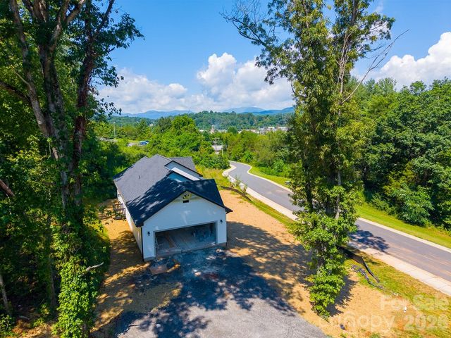 60 Charlotte Street, Franklin, NC 28734