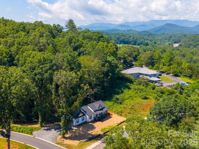 60 Charlotte Street, Franklin, NC 28734