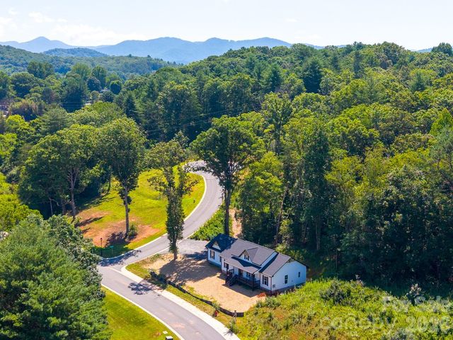 60 Charlotte Street, Franklin, NC 28734