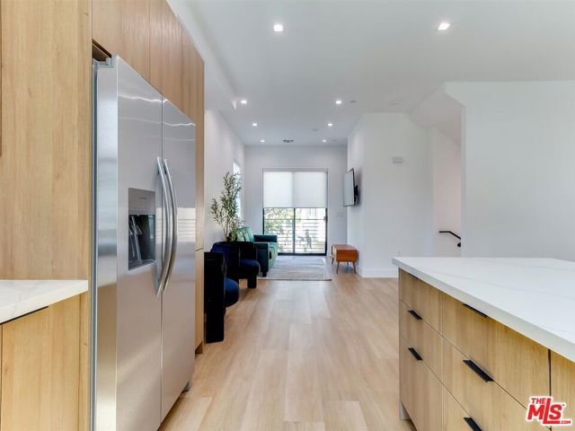 2817 S Redondo Boulevard, Los Angeles, CA 90016