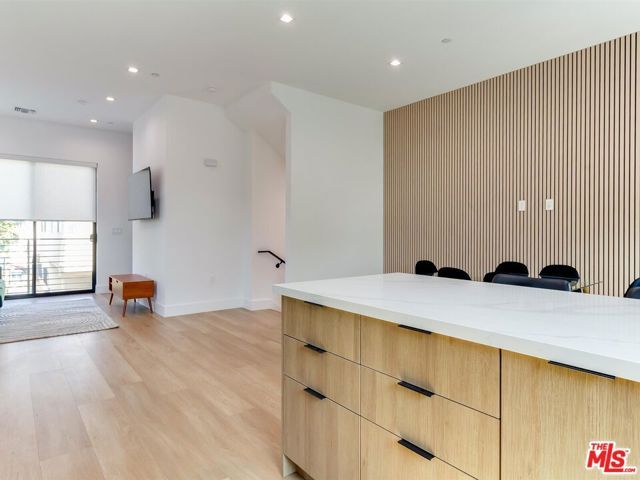 2817 S Redondo Boulevard, Los Angeles, CA 90016