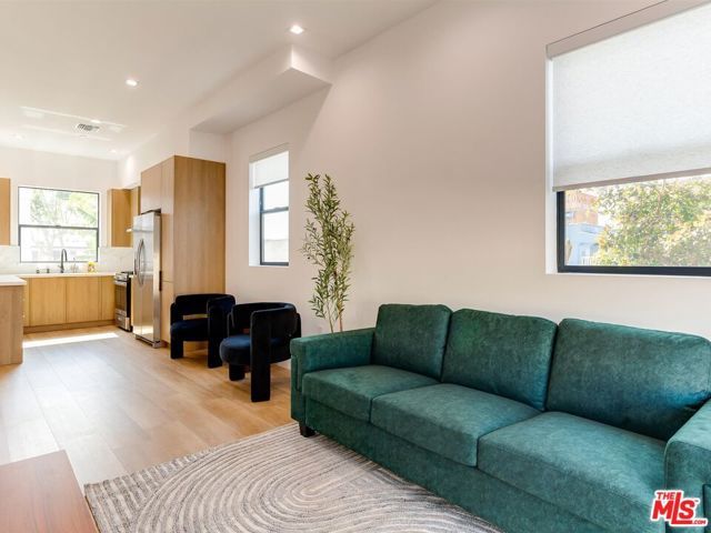 2817 S Redondo Boulevard, Los Angeles, CA 90016