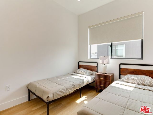 2817 S Redondo Boulevard, Los Angeles, CA 90016