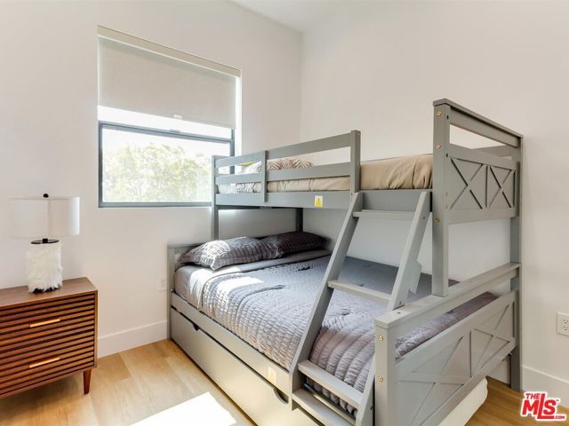 2817 S Redondo Boulevard, Los Angeles, CA 90016