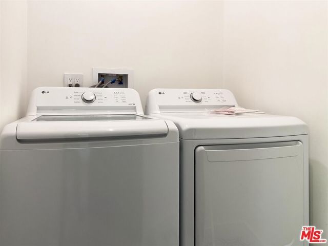 2817 S Redondo Boulevard, Los Angeles, CA 90016