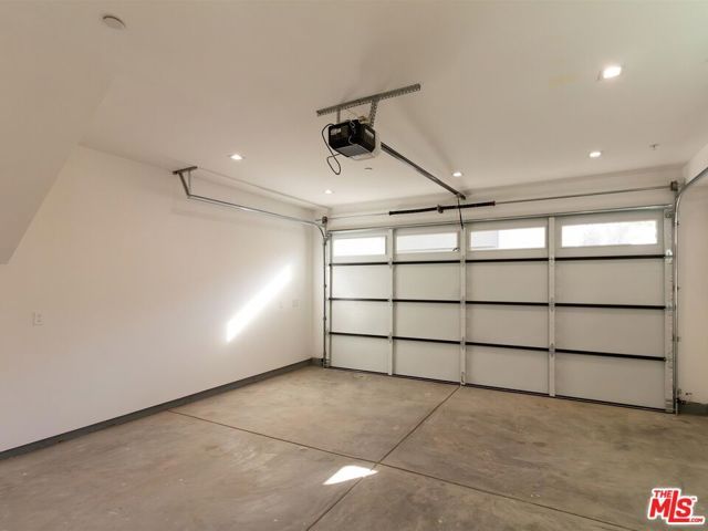 2817 S Redondo Boulevard, Los Angeles, CA 90016