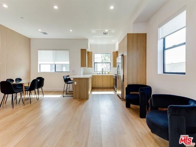 2817 S Redondo Boulevard, Los Angeles, CA 90016