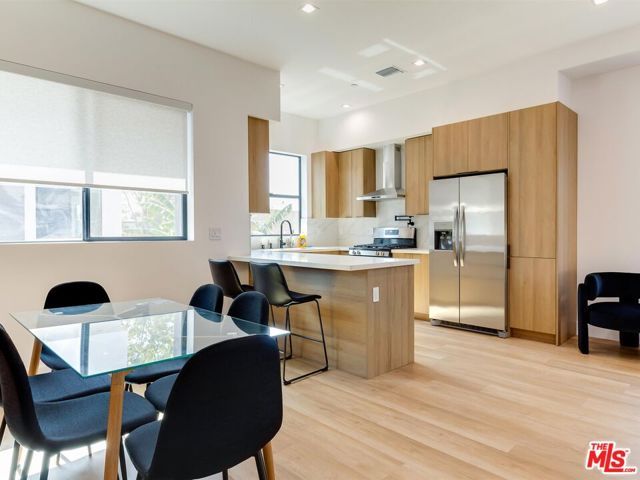 2817 S Redondo Boulevard, Los Angeles, CA 90016