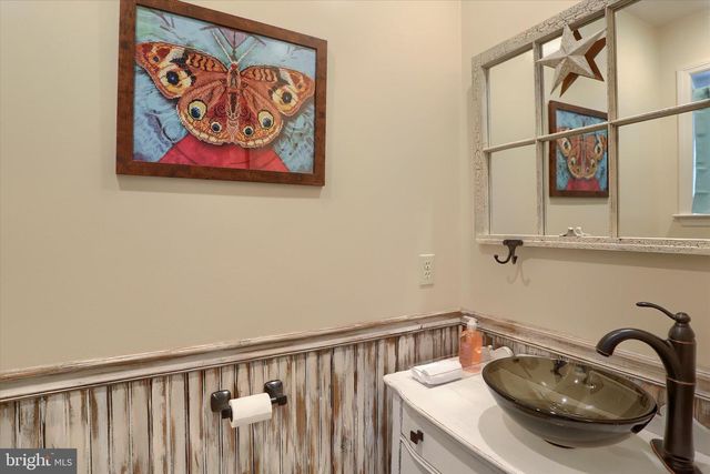 365 LYNNE DR, Mount Wolf, PA 17347