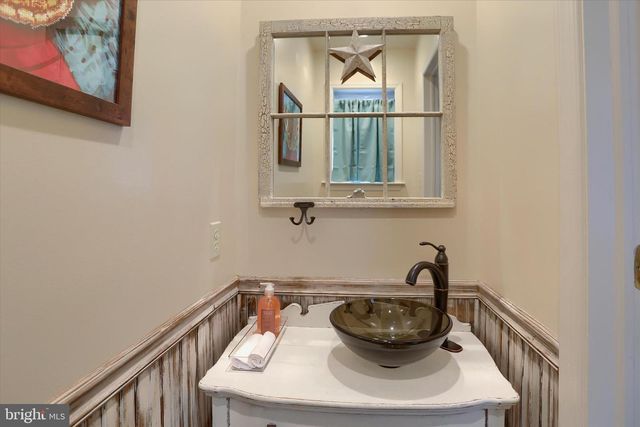 365 LYNNE DR, Mount Wolf, PA 17347
