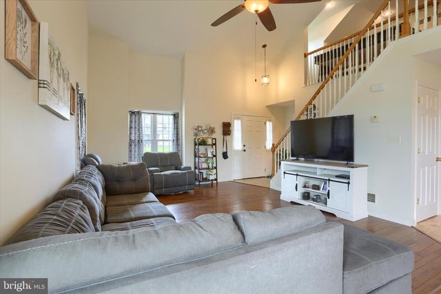 365 LYNNE DR, Mount Wolf, PA 17347