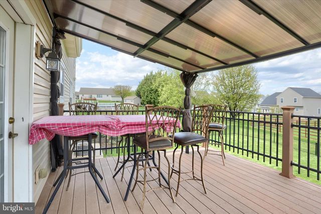 365 LYNNE DR, Mount Wolf, PA 17347