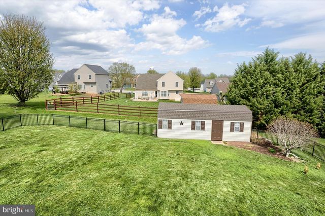 365 LYNNE DR, Mount Wolf, PA 17347