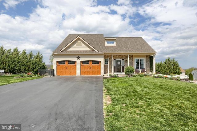 365 LYNNE DR, Mount Wolf, PA 17347