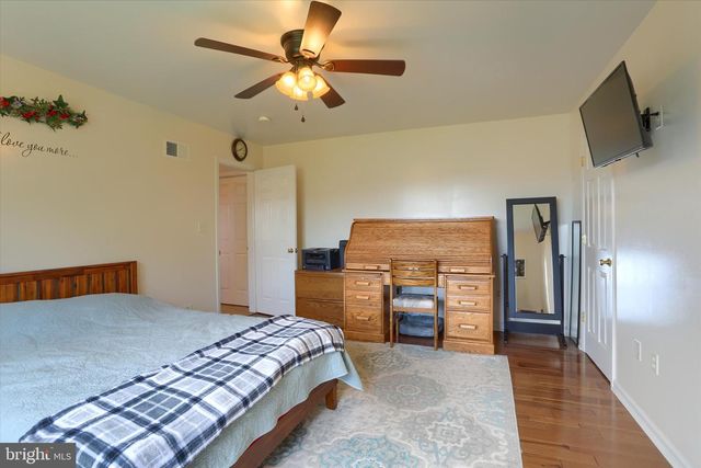 365 LYNNE DR, Mount Wolf, PA 17347