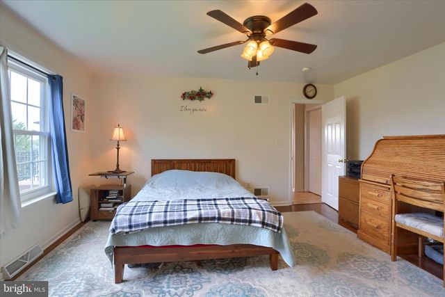 365 LYNNE DR, Mount Wolf, PA 17347