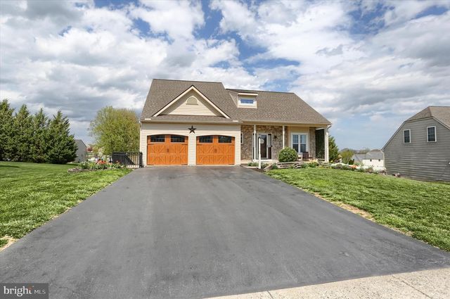 365 LYNNE DR, Mount Wolf, PA 17347