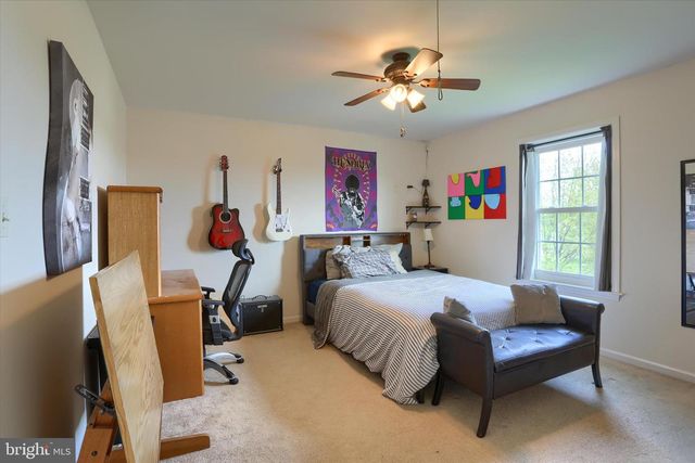 365 LYNNE DR, Mount Wolf, PA 17347