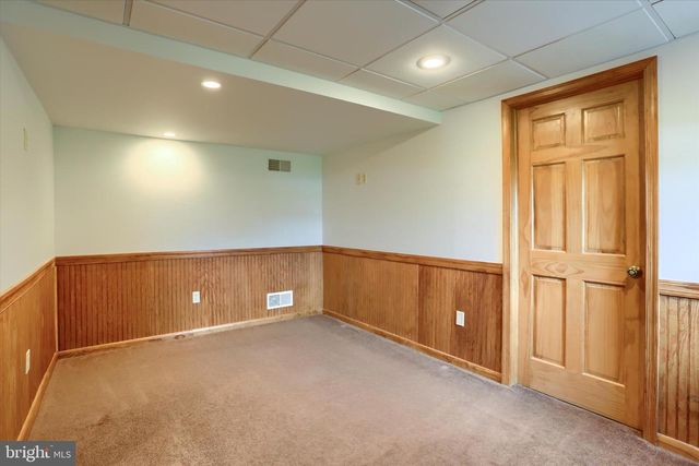 365 LYNNE DR, Mount Wolf, PA 17347