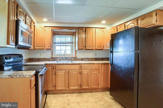 365 LYNNE DR, Mount Wolf, PA 17347