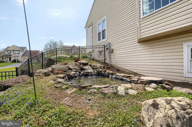 365 LYNNE DR, Mount Wolf, PA 17347